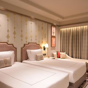 Luxury Room Twin Beds